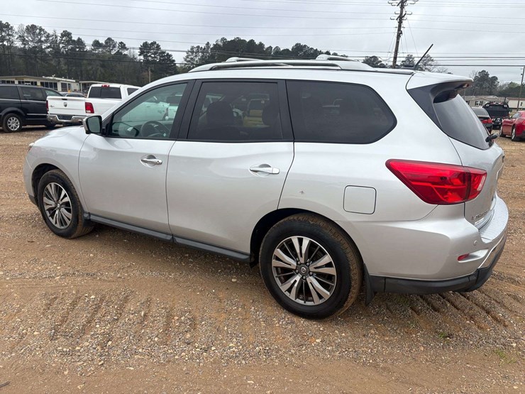 2017-nissan-pathfinder-image-2