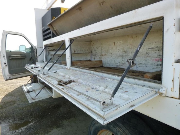 2011-ford-f550-image-27