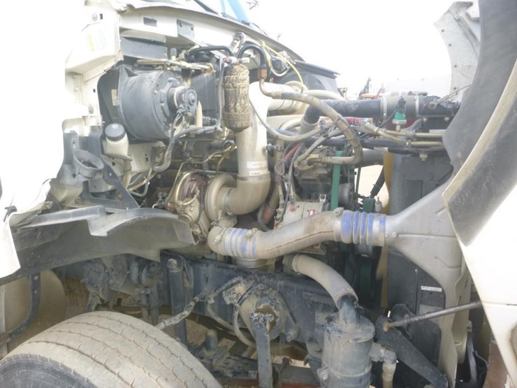 2008-sterling-lt9500-image-19