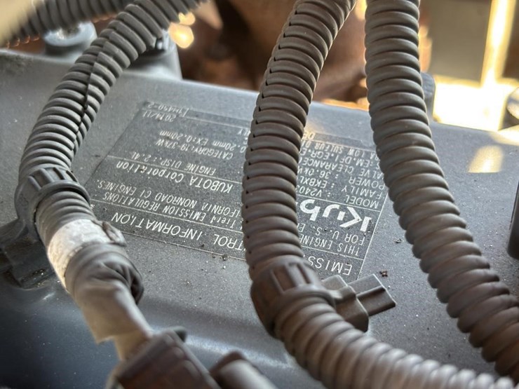 2017-kubota-l4760d-image-54