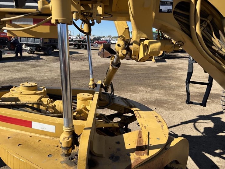 caterpillar-143h-image-11