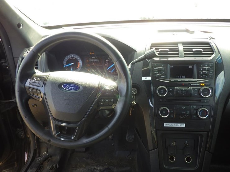 2016-ford-explorer-image-9