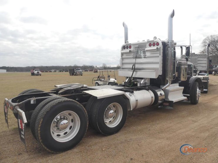 2020-peterbilt-389-image-2