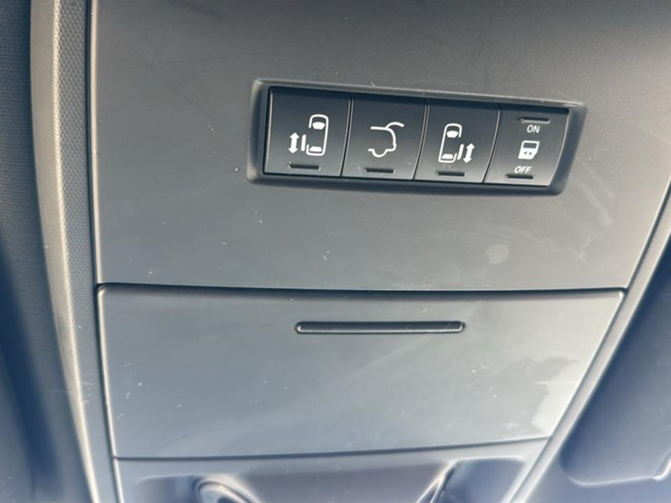 2015-dodge-grand-caravan-sxt-image-26