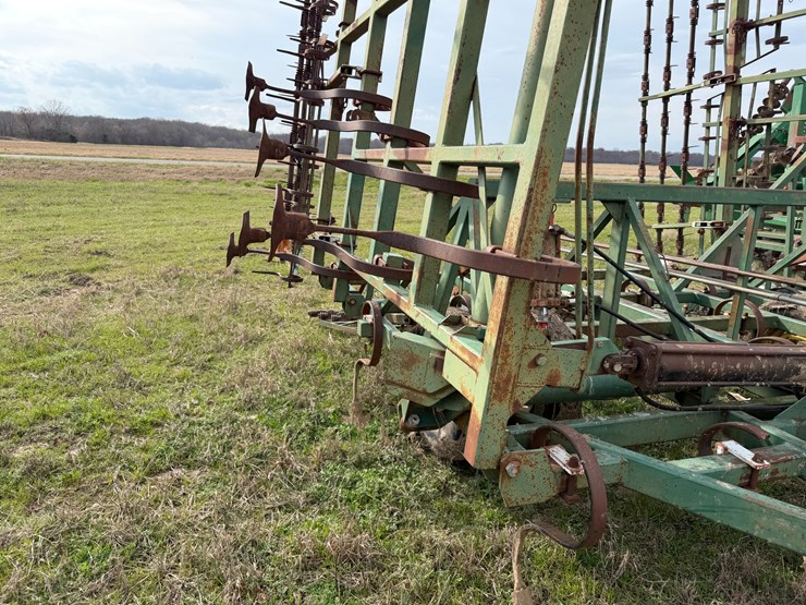 john-deere-32-image-42