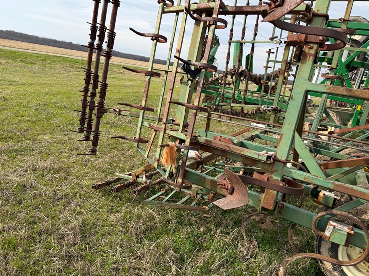 john-deere-32-image-46