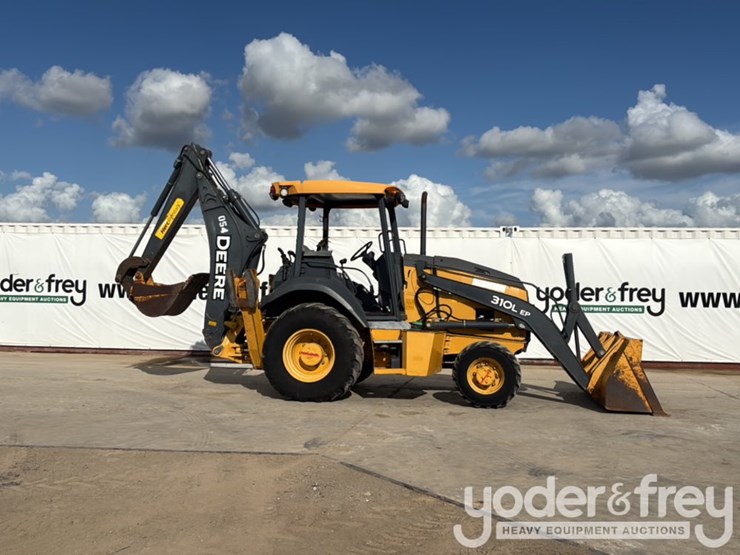 2019-deere-310l-image-6