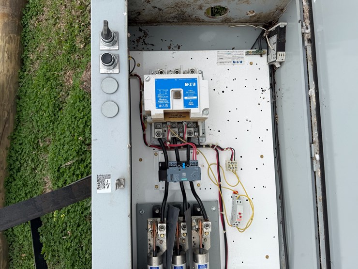 #41002-•-worldwide-3-phase-electric-motor-w/pole,-meter-loop,-and-breaker-box-image-8