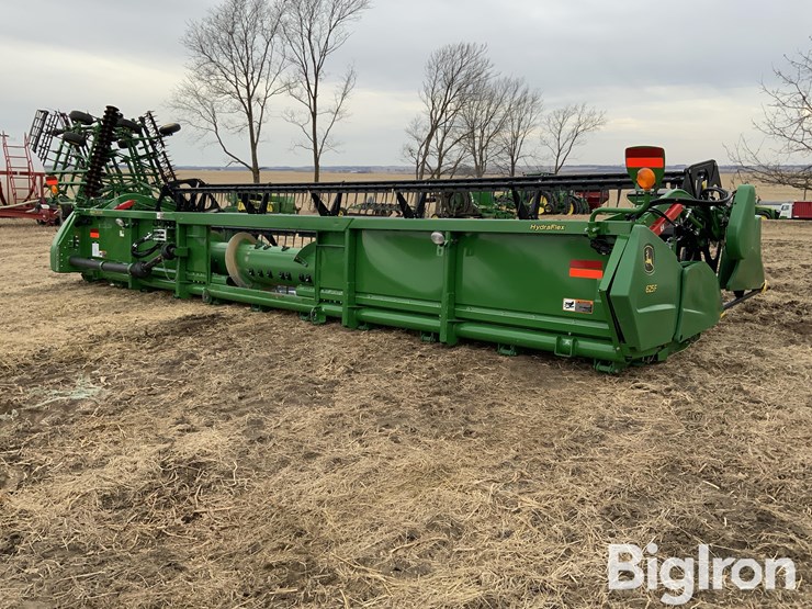 2024-john-deere-625f-image-5