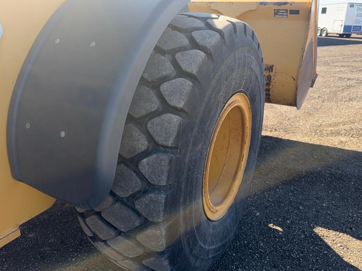 2011-deere-524k-image-24