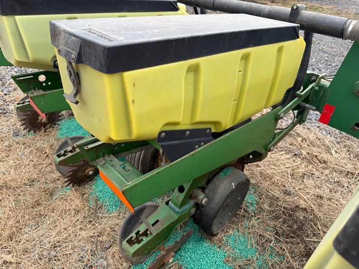 john-deere-12-image-50