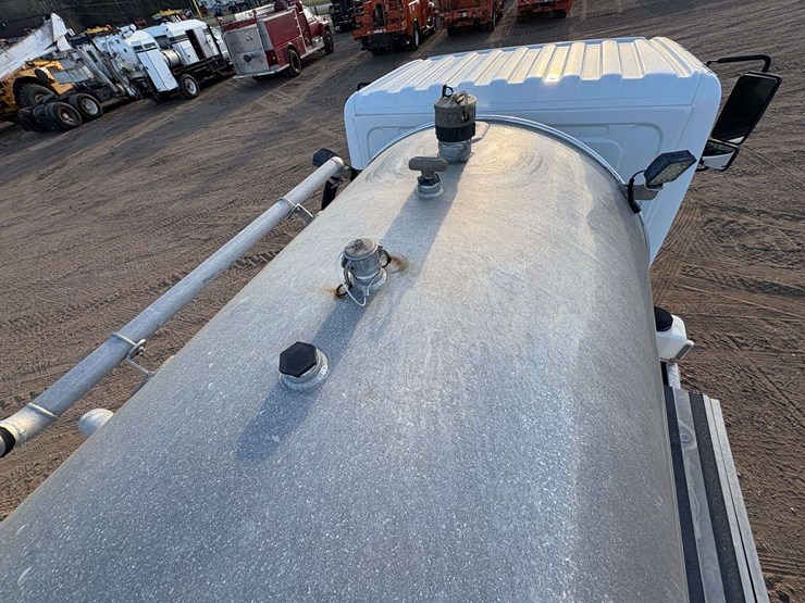 2018-hino-268a-image-38