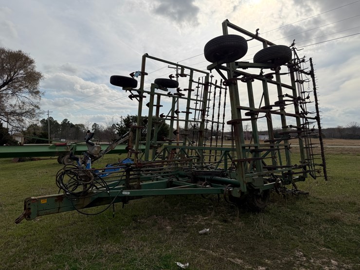 john-deere-32-image-1