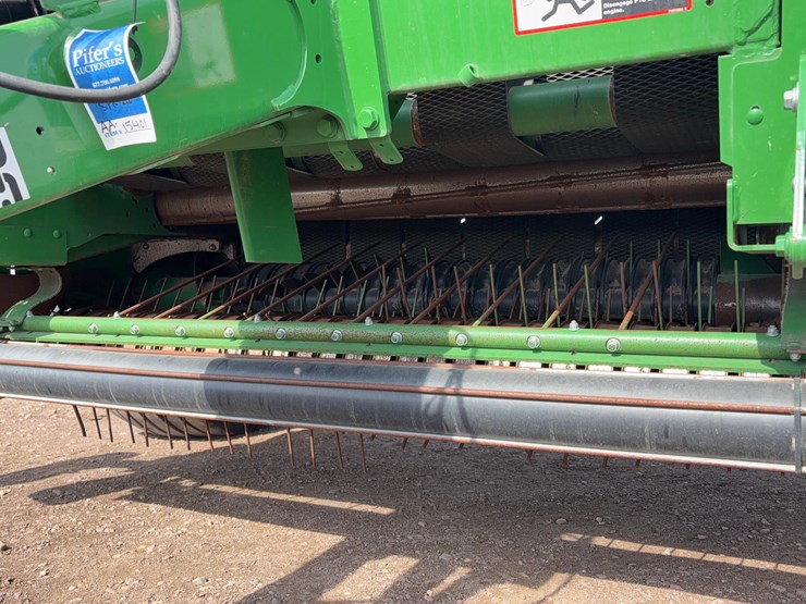 2020-john-deere-560m-image-9