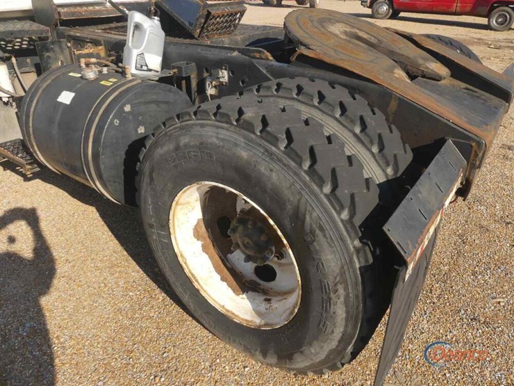 2009-kalmar-4x2-yard-jockey,-s/n-323464-(inoperable---no-title---bill-of-sale-only):-s/a,-bad-engine-image-4