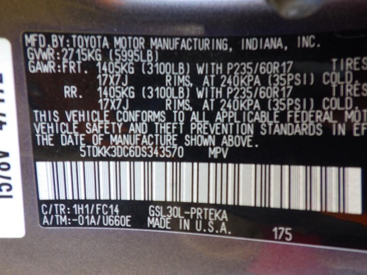 2013-toyota-sienna-image-16