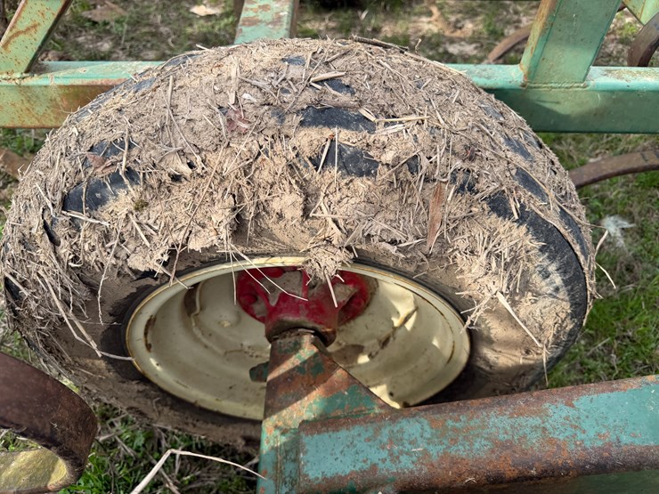 john-deere-32-image-14