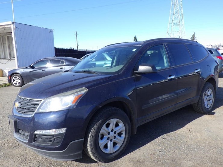 2017-chevrolet-traverse-image-1