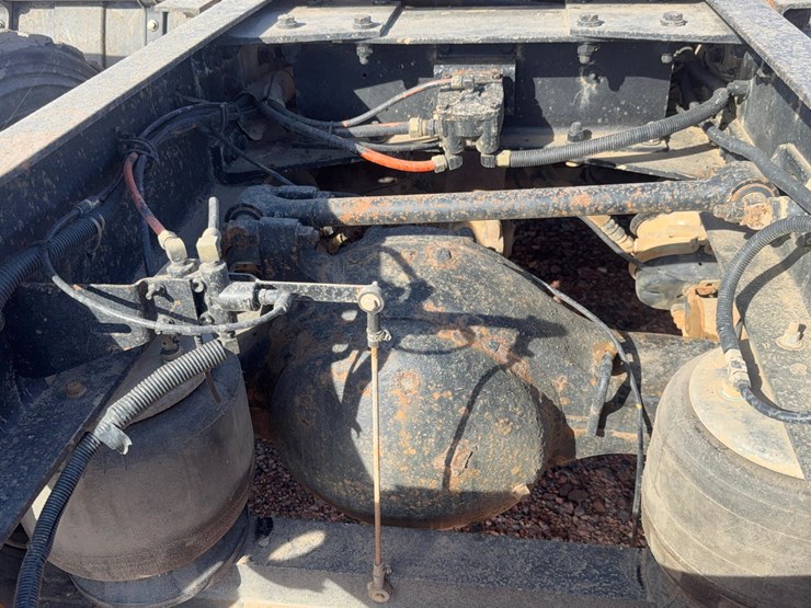 2004-kenworth-w900-image-25