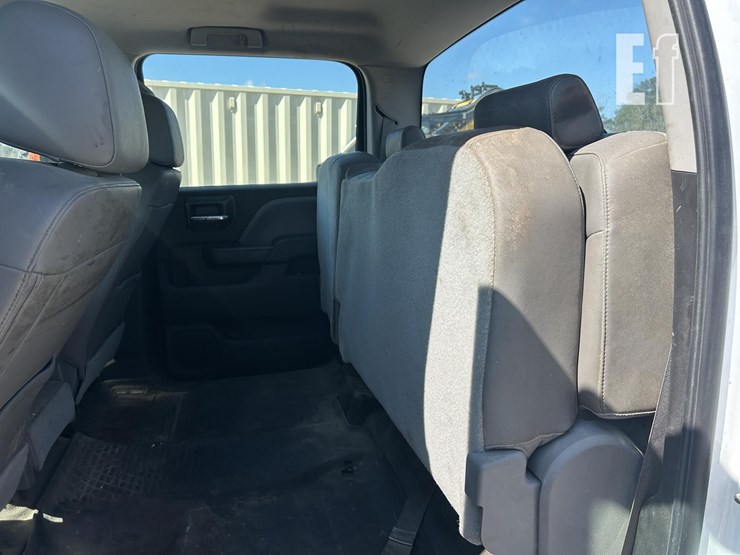 2016-chevrolet-3500-image-15