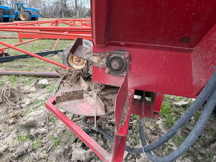 #41020-•-chandler-equipmen-17'-pull-type-spreader-image-42