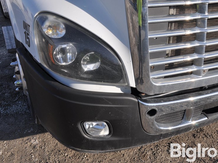 2016-freightliner-cascadia-125-image-15