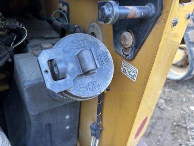 2021-caterpillar-259d3-image-37