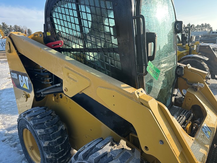 2018-caterpillar-236d-image-13