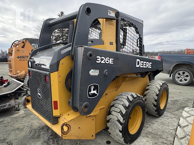 2015-deere-326e-image-10