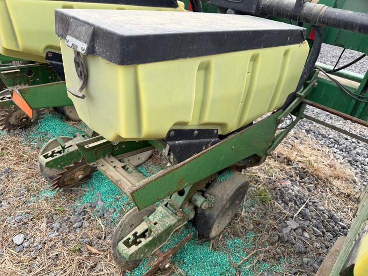 john-deere-12-image-31