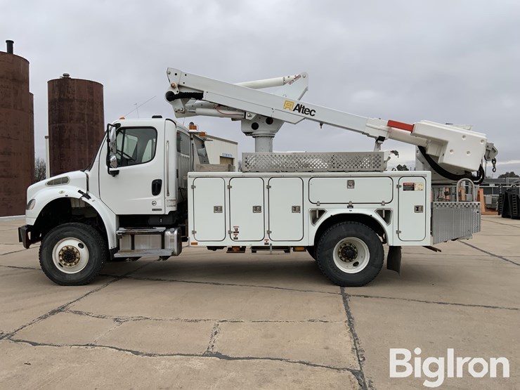 2010-freightliner-m2-106-image-8