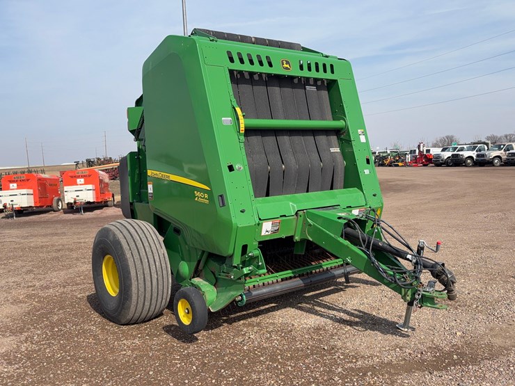 2021-john-deere-560r-image-2