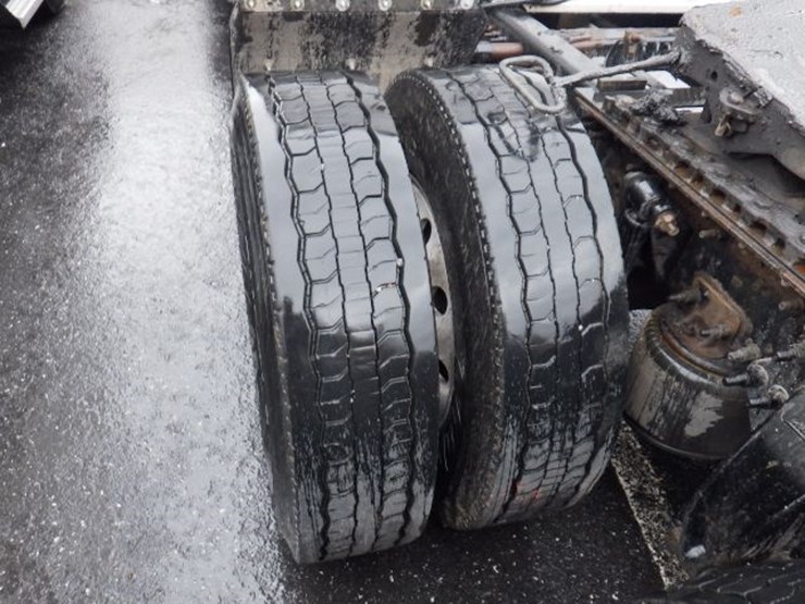 2016-freightliner-cascadia-125-image-16