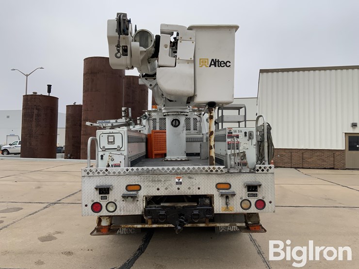 2010-freightliner-m2-106-s/a-bucket-truck-image-6