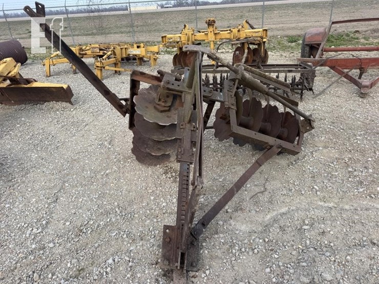antique-john-deere-levee-plow-image-1