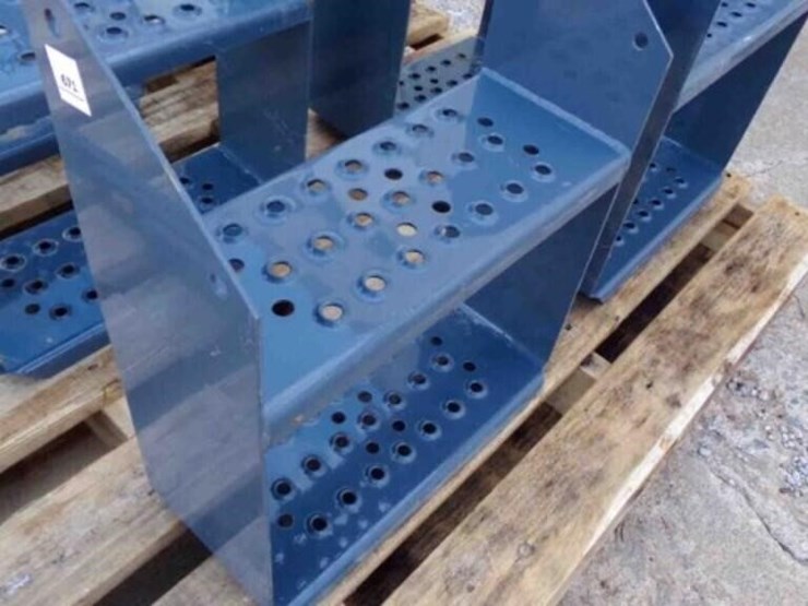 3--metal-steps,-14½-"-wide-6"-deep,-19"-tall-image-1