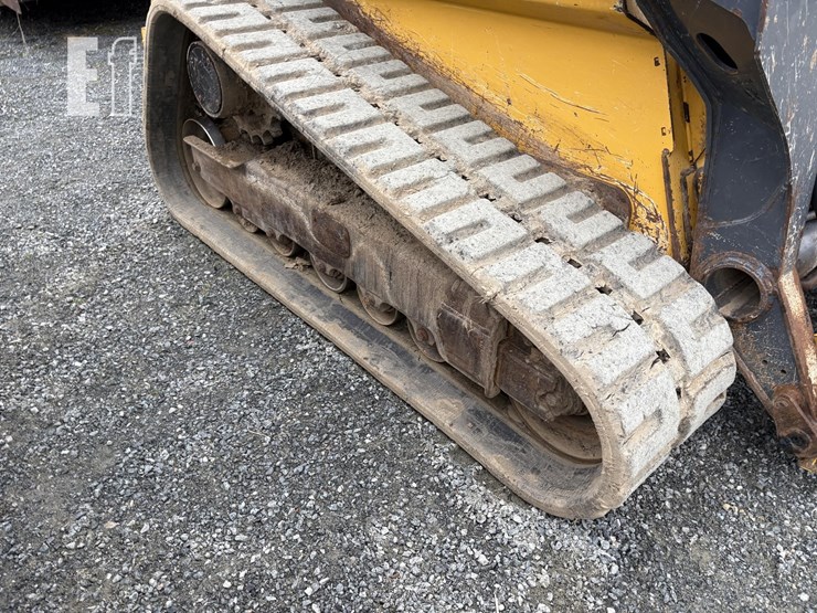 2017-deere-333g-image-6