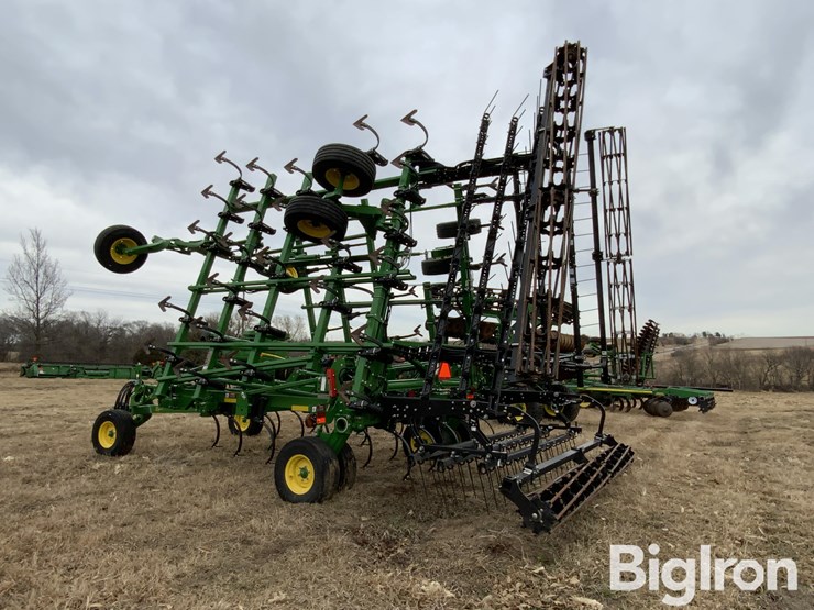 2019-john-deere-2330-image-7