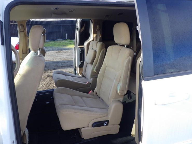 2015-dodge-grand-caravan-image-7