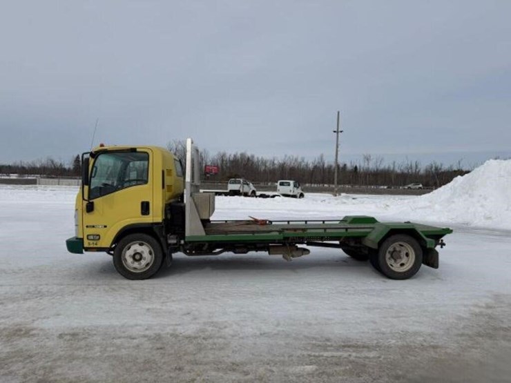 2022-isuzu-nrr-image-6