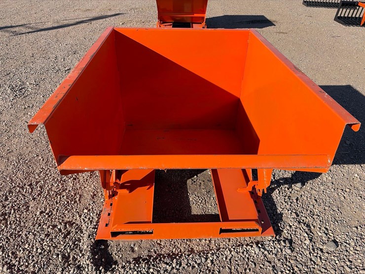 self-dumping-hopper-with-fork-pockets-image-2