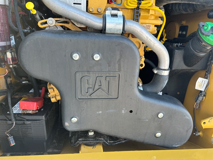 2018-caterpillar-236d-image-39