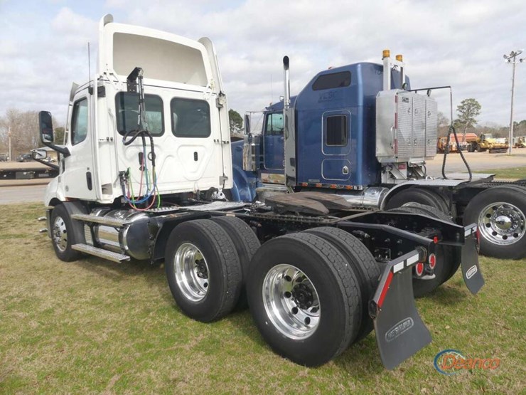 2021-freightliner-cascadia-116-image-3