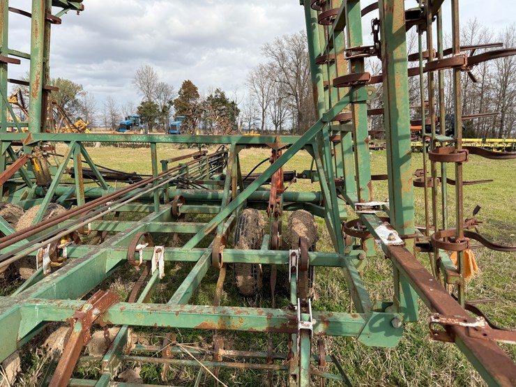 john-deere-32-image-49