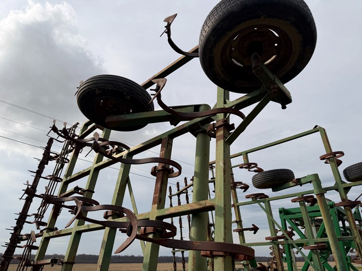 john-deere-32-image-43