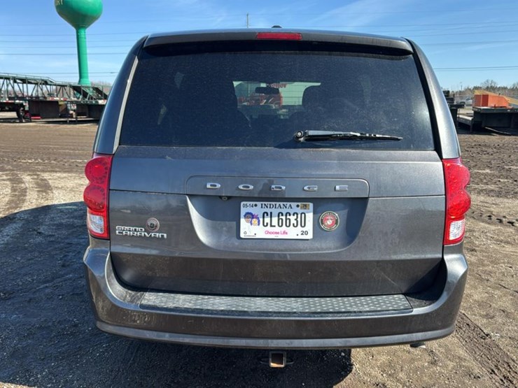 2015-dodge-grand-caravan-sxt-image-4