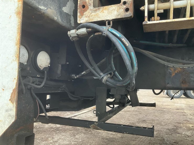 2014-international-7300-image-87