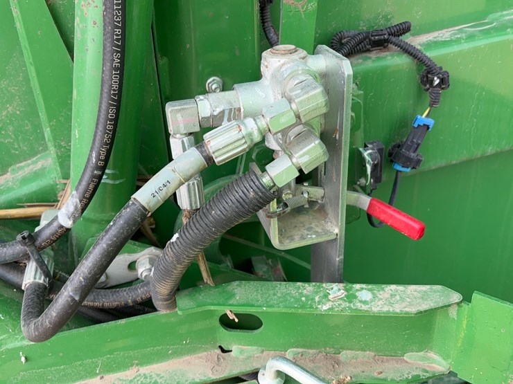 2021-john-deere-560r-image-13