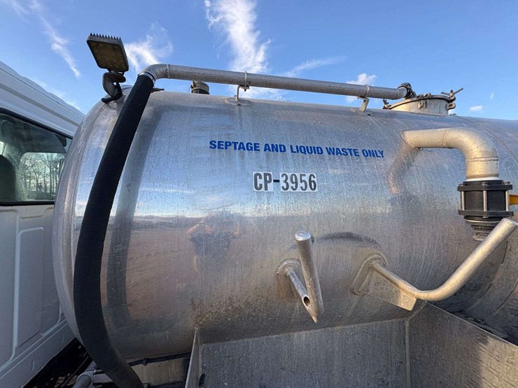 2018-hino-268a-image-29