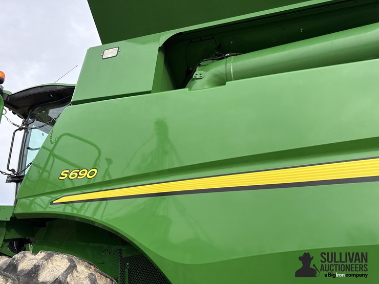 2013-john-deere-s690-image-16